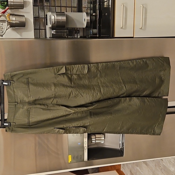 💕TIBI💕 Stella Crispy Nylon Pleated Cargo Pant ~ Army Green 2 NWT - Picture 10 of 15